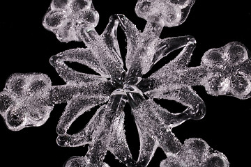 Image showing WHITE SNOWFLAKE CLOSE UP 