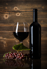 Image showing Red wine and grapes