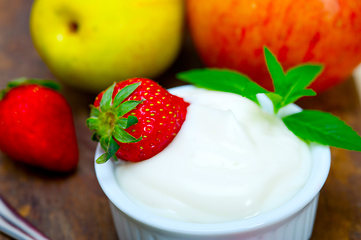 Image showing fruits and yogurt