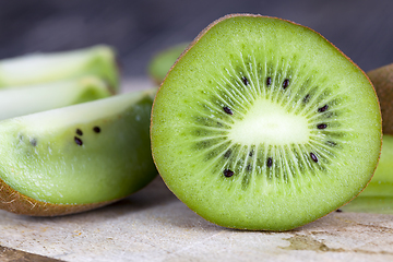 Image showing cut into pieces of green kiwi fruit