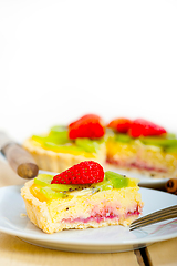 Image showing kiwi and strawberry pie tart