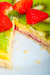 Image showing kiwi and strawberry pie tart