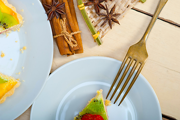 Image showing kiwi and strawberry pie tart