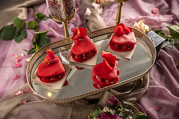 Image showing Heart shaped ispahan macaron cake