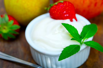 Image showing fruits and yogurt