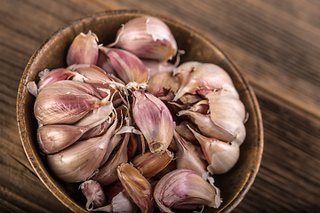 Image showing Garlic in a wooden bowl