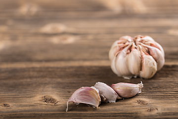 Image showing Garlic bulbs and cloves