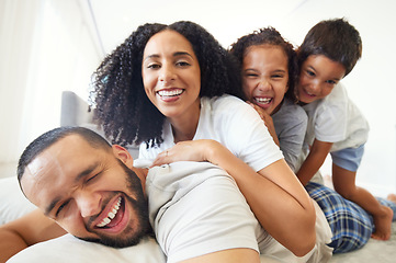 Image showing Happy family, selfie and portrait with children and parents relax, play and have fun in bed at home in the morning. Face, smile and kids waking up with mother and father for photo while bonding