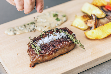 Image showing Succulent peppered steak