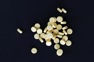 Image showing yellow tablets for flu diseases