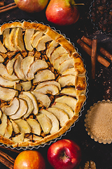 Image showing Spices and apples around tart