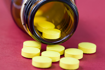 Image showing a large number of yellow tablets