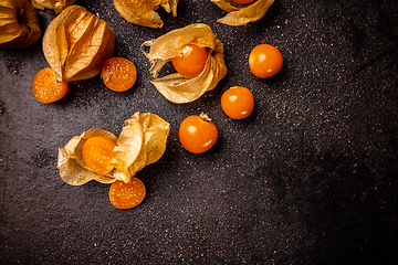 Image showing Cape gooseberries with calyx