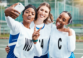 Image showing Selfie, netball team and sports women or group friends with social media post for training, exercise and happy athlete. Diversity teenager or gen z in profile picture with peace emoji hand outdoor