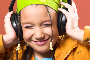 Image showing child listening music