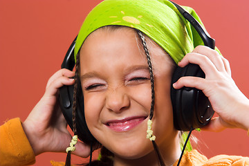 Image showing child listening music