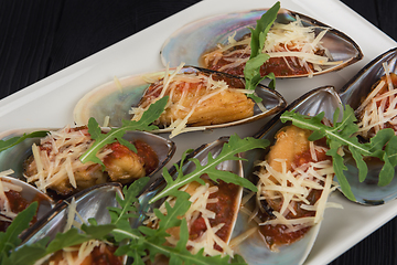 Image showing Cooked mussels with sauce