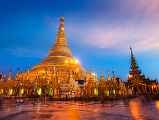 Image showing Shwedagon pagoda in the evening