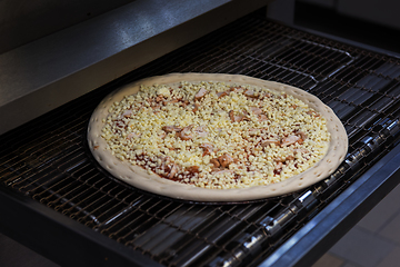 Image showing Preparing pizza in oven