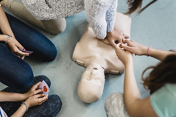 Image showing First aid resuscitation course using AED.