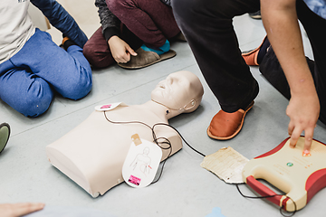 Image showing First aid resuscitation course using AED.