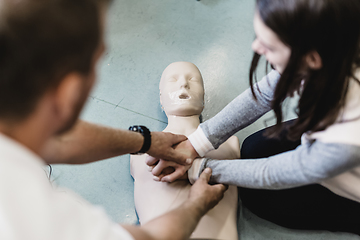 Image showing First aid resuscitation course in primary school.