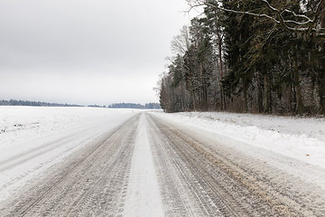 Image showing narrow unpaved road