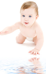 Image showing crawling baby boy