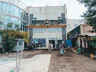 Image showing Ordinary peoples behind bank of Ethiopia in city Dembecha