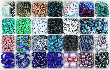 Image showing Beads set in a box
