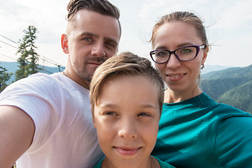 Image showing Selfie of family on the Teletskoye lake