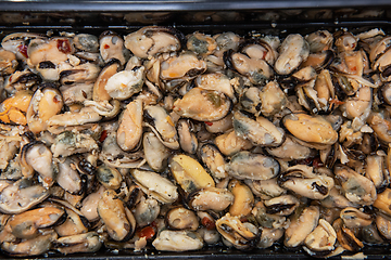 Image showing Mussels shrimp in plastic container