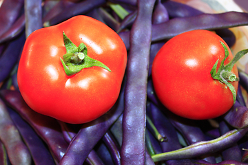 Image showing red tomatoes and blue haricots