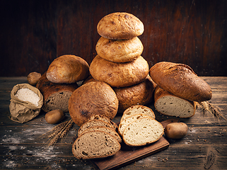 Image showing Artisanal sliced and whole bread