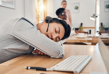 Image showing Tired call center worker sleeping at desk, burnout from working at telemarketing company and stress from consulting with people online on computer. Customer service employee with sleep problem