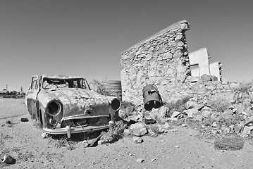 Image showing old car in the desert