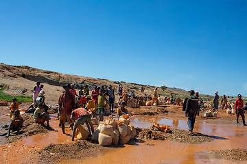 Image showing Local peoples mining and gem panning in Ihosy - Ilakaka, Madagascar.