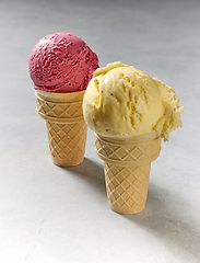 Image showing vanilla and berry ice cream