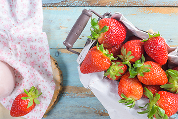 Image showing Healthy strawberry smoothie