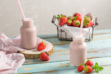 Image showing Healthy strawberry smoothie