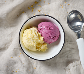 Image showing bowl of vanilla and berry ice cream