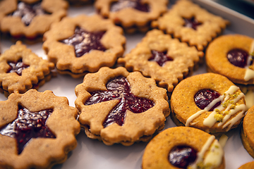 Image showing Linzer Christmas cookies