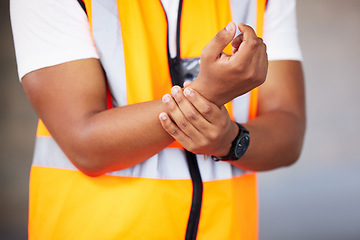 Image showing Wear and tear of a builder. an unrecognizable contractor experiencing pain in his wrist.