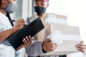 Image showing A five star rating for an excellent delivery service. a masked young woman signing for a delivery received at home.