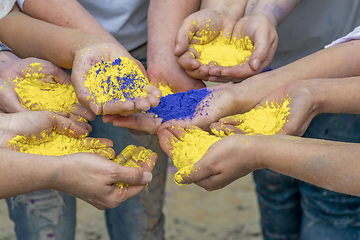 Image showing hands with pigment powder