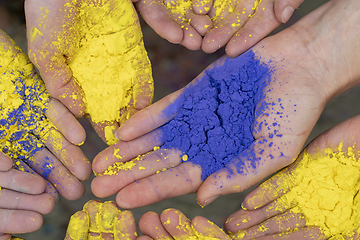 Image showing hands with pigment powder