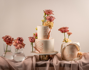 Image showing Luxurious wedding cake