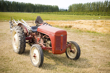 Image showing Red Tractor