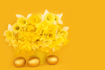 Image showing Gold Easter Eggs and Spring Daffodil Flower Arrangement
