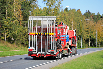 Image showing Long Transport of Lifting Equipment